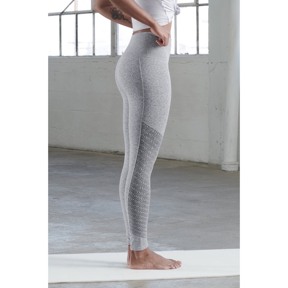 Fabletics Womens Gray Seamless High Waisted Perforated‎ Mesh Leggings Size XS